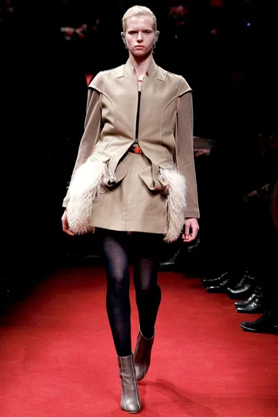 Look 30